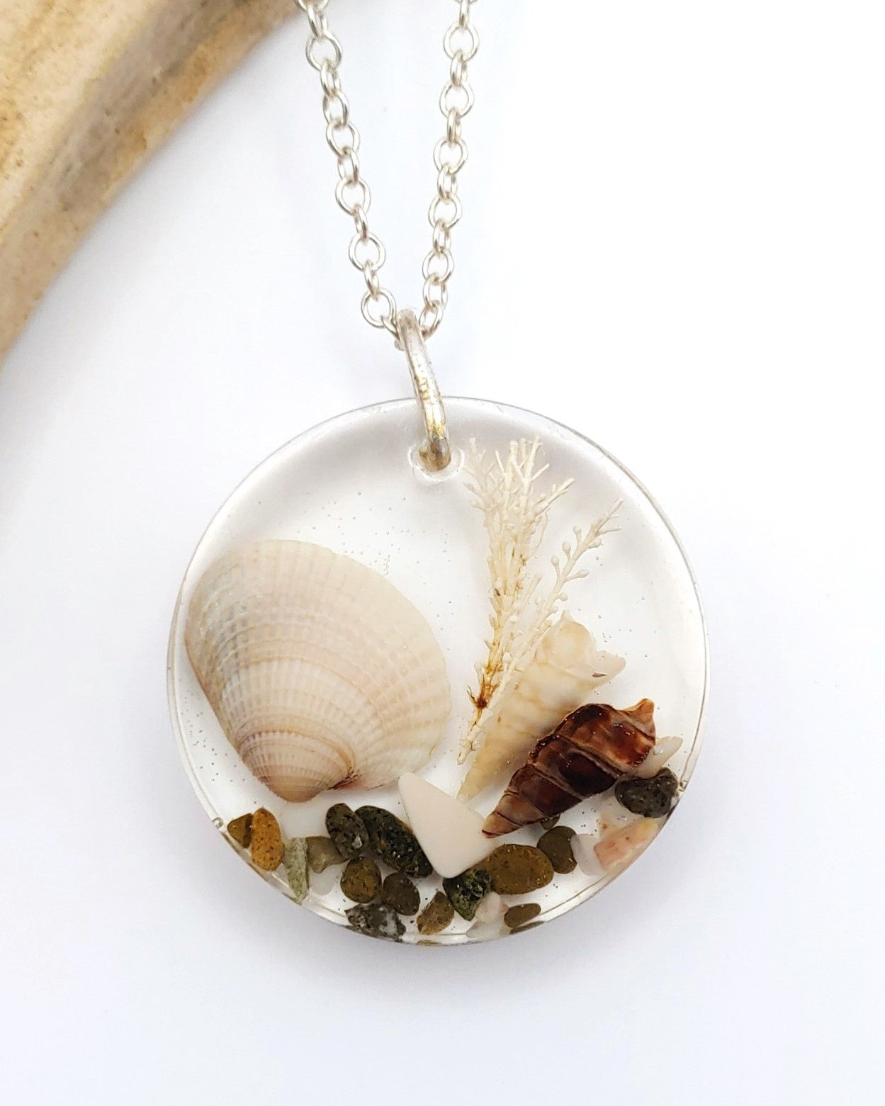 Necklace - Round with Clam Shell