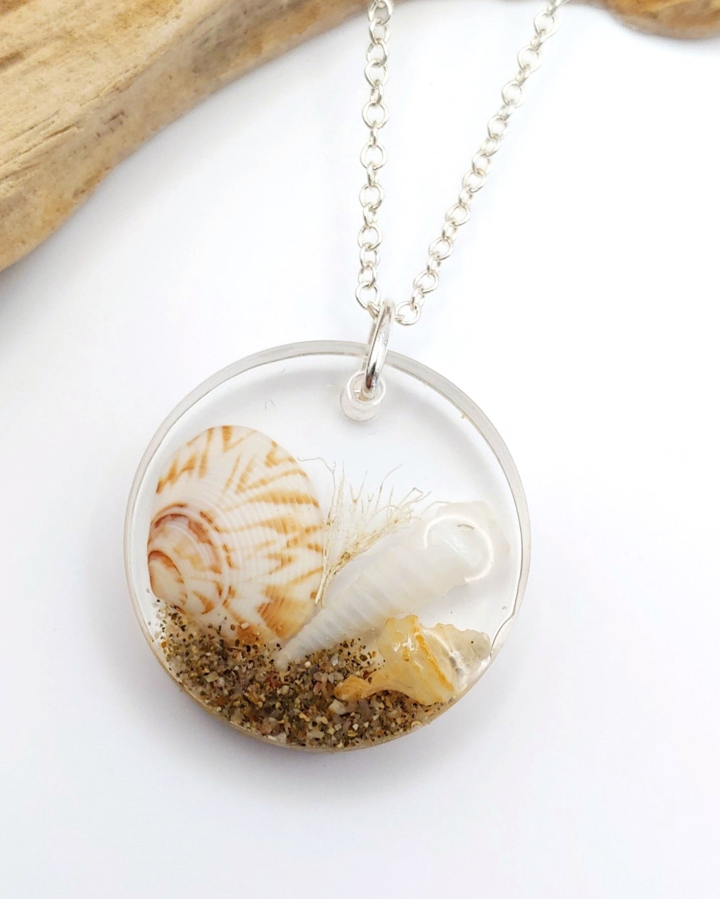 Necklace - Round with Clam Shell