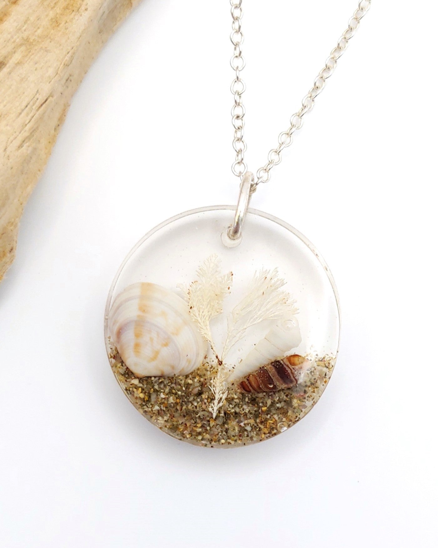 Necklace - Round with Clam Shell