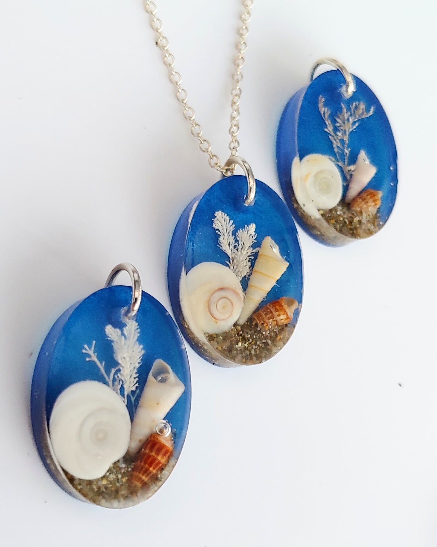 Necklace NEW - Oval with Cat's Eye Shell - Sea Blue