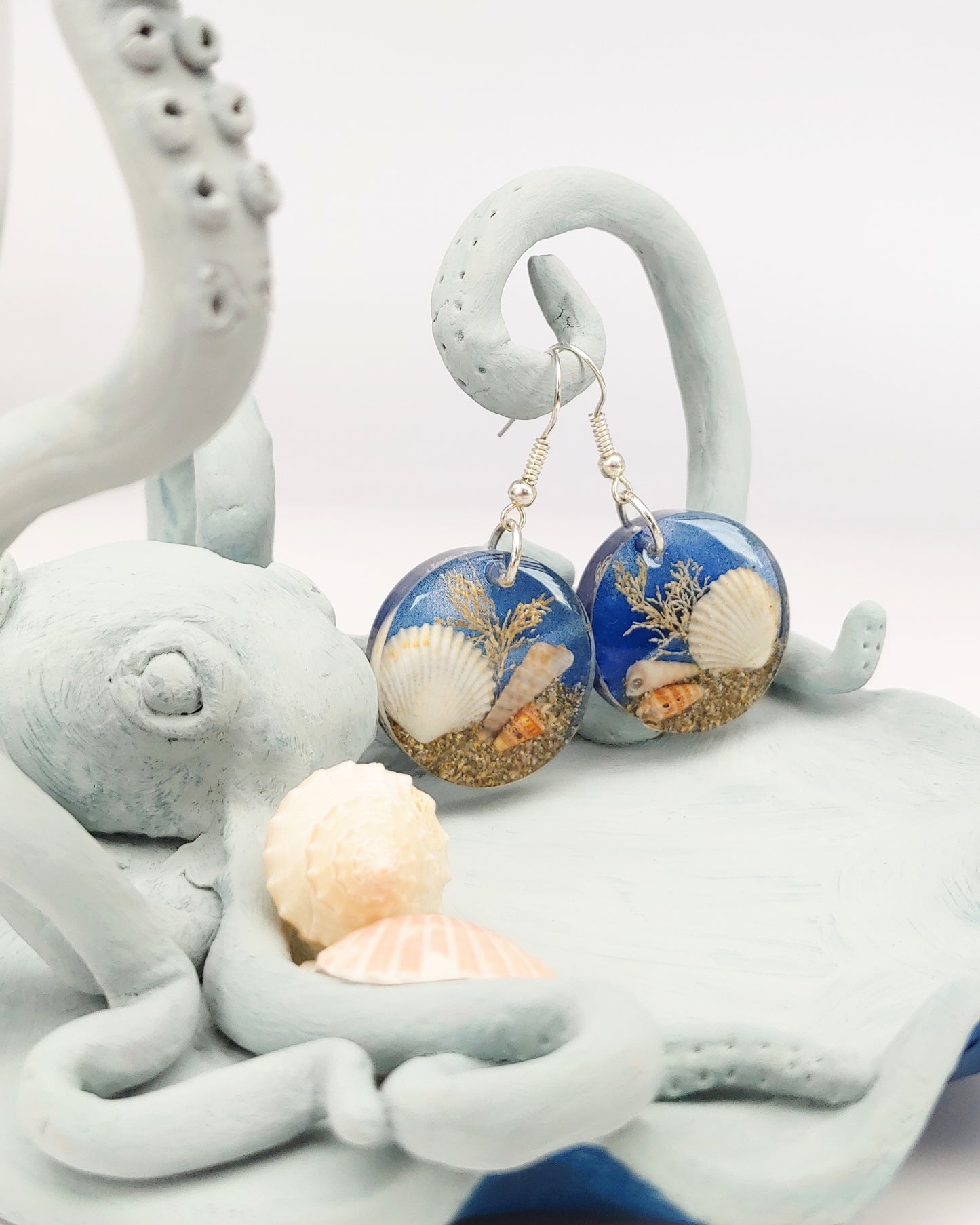 Earrings NEW - Round with Clam Shell - Ocean Blue
